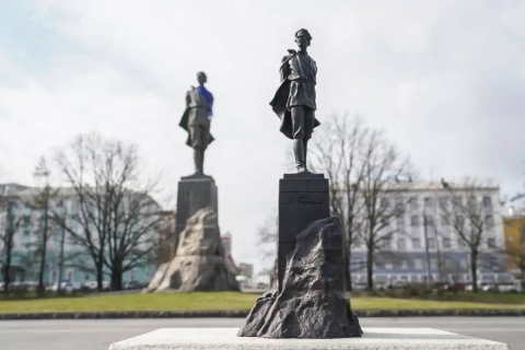В Нижнем Новгороде снова восстановили мини-памятник Горькому