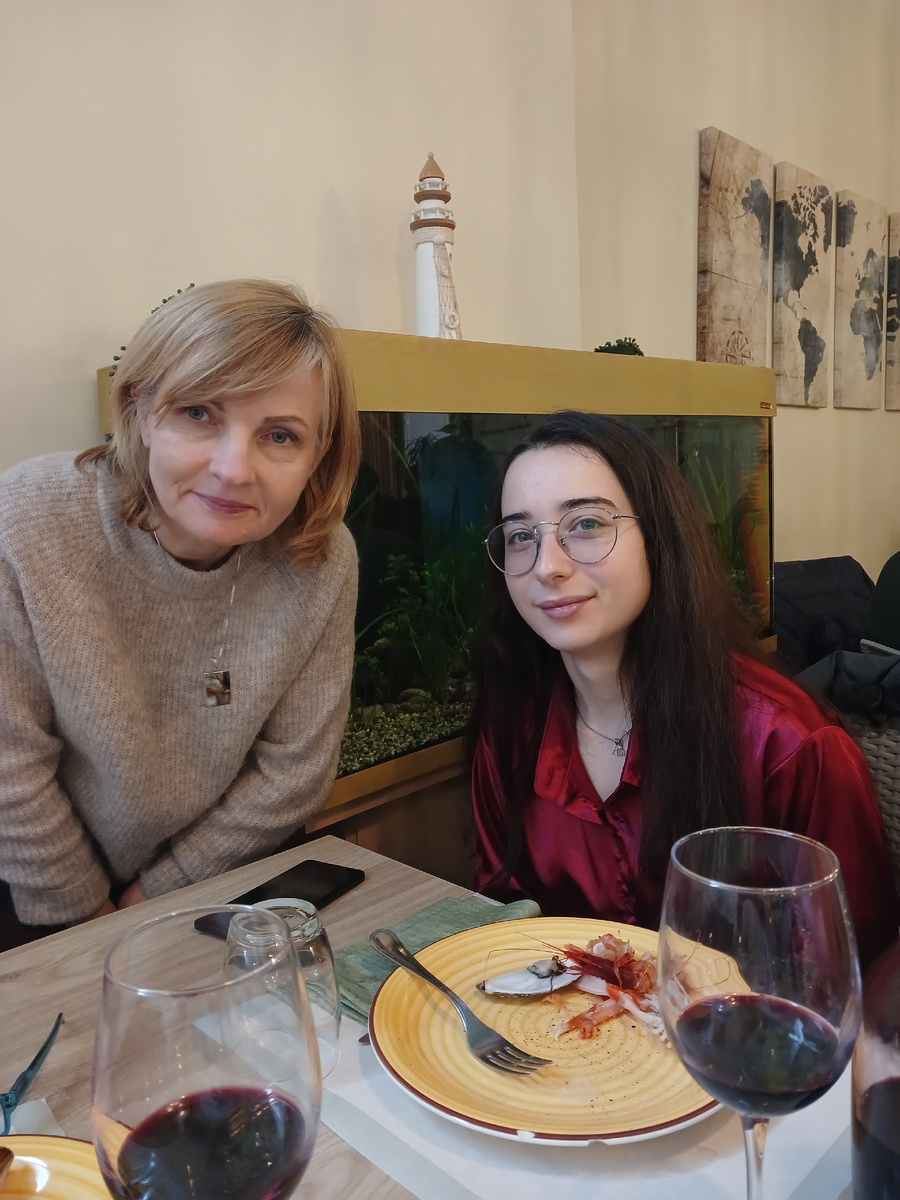 В ресторане с самой старшей племянницей