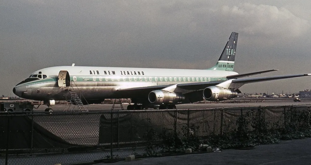 Инструктор решил ошарашить пилота на учебном полете. Крушение самолета DC-8 авиакомпании Air New Zealand с бортовым номером ZK-NZB