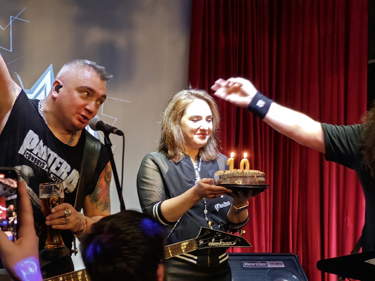 Вот и праздничный тортик)) 