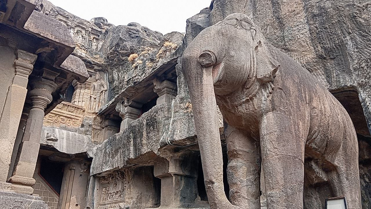 Храм Кайласанатха (пещера №16), Эллора, Индия, VIII век. Фото предоставлено Ильей Банниковым