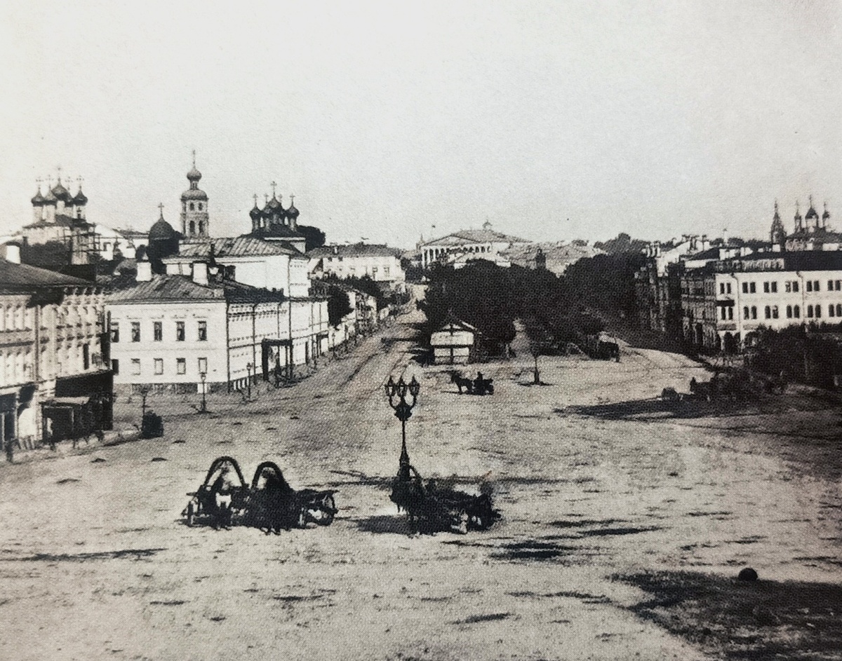 Вид местности, прилегающей к Петровскому бульвару. Фотография из альбома Н.А. Найденова, 1884 г.