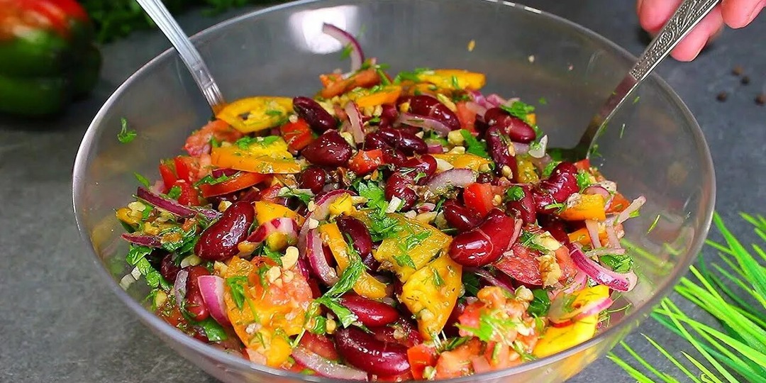 Фасолевый салат: Вкусное и сытное блюдо для любого случая!