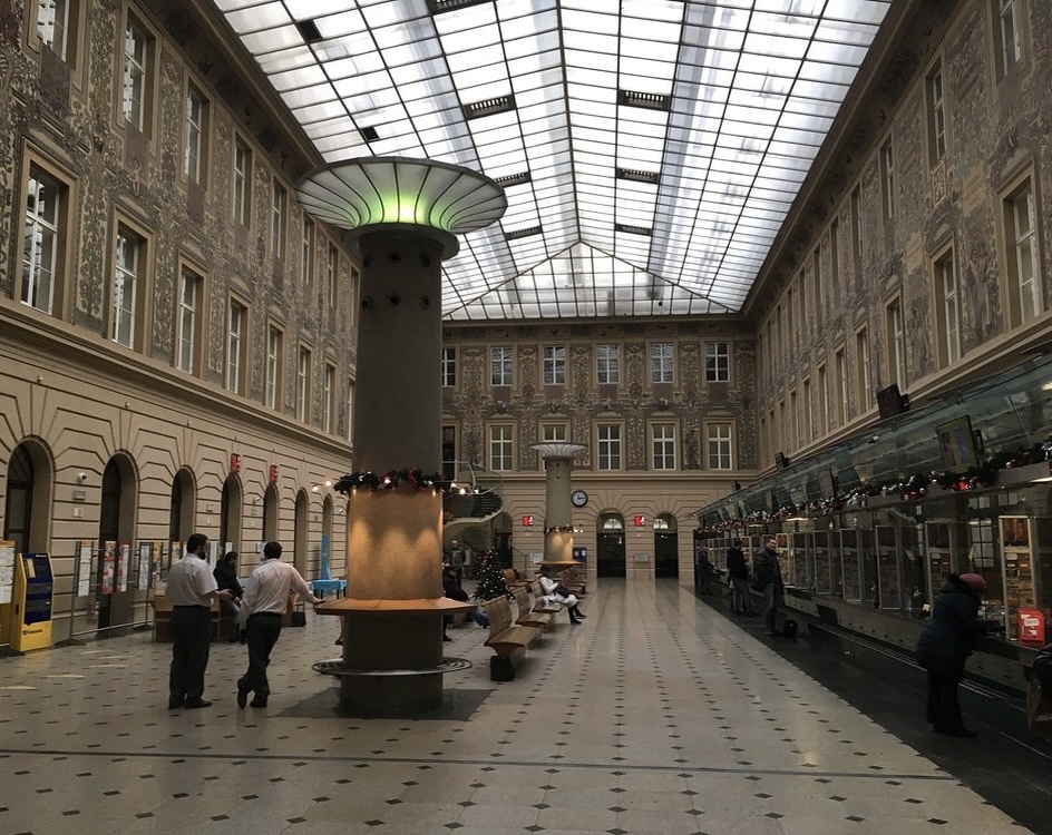 Обычная почта снаружи — и архитектурный сюрприз внутри