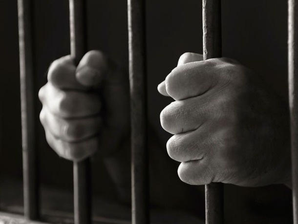 7 лет тюрьмы: 25-летний мужчина похитил и изнасиловал 66-летнюю соседку