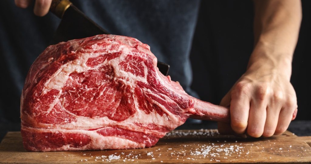 В Европе это мясо обходят стороной, а у нас считают деликатесом: какую часть свинины лучше не использовать