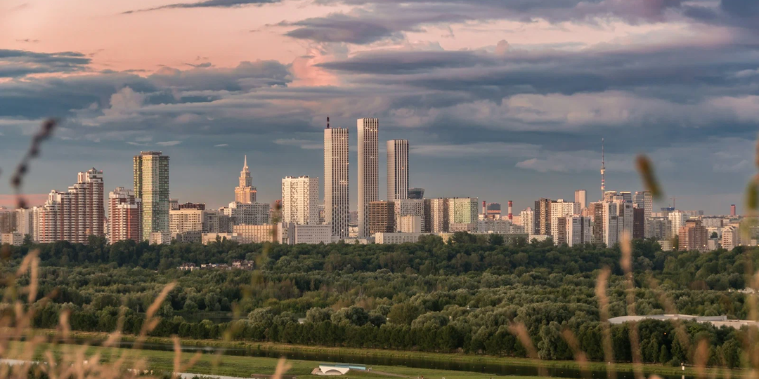 Каждая пятая вторичная квартира в Москве продаётся с долгами