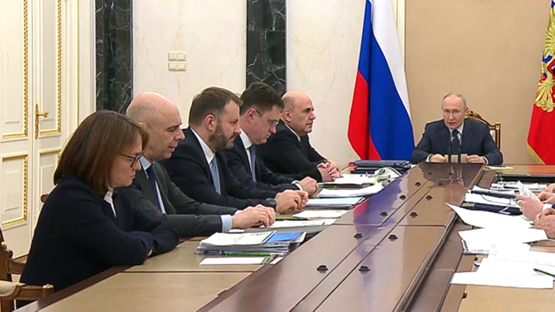    Экономический блок на совещании у президента России Владимира Путина 15 апреля. Фото: скрин сайта Kremlin.ru