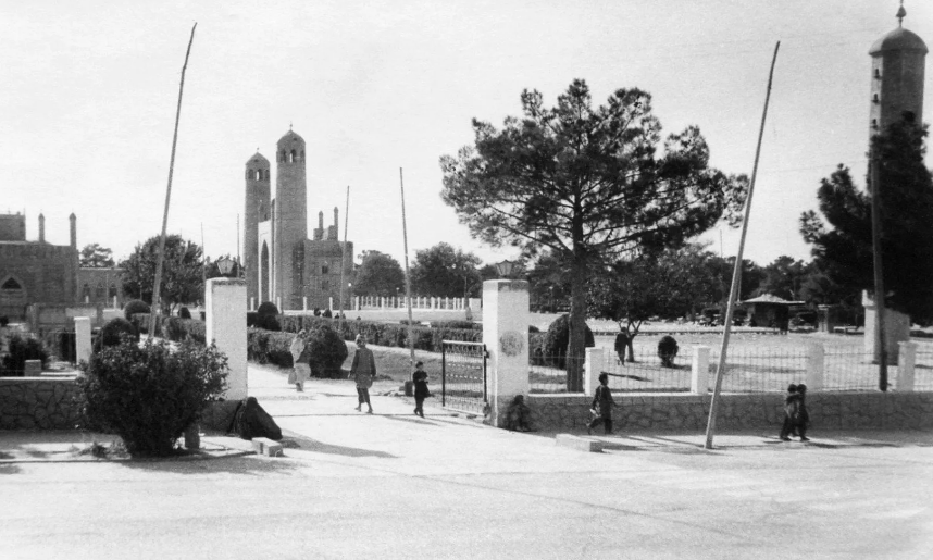 Мазари-Шариф (Священная гробница) - четвёртый по величине город Афганистана