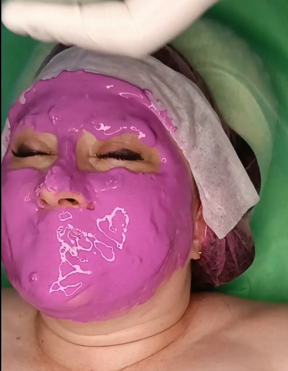 Лена тоже выбрала подобную маску