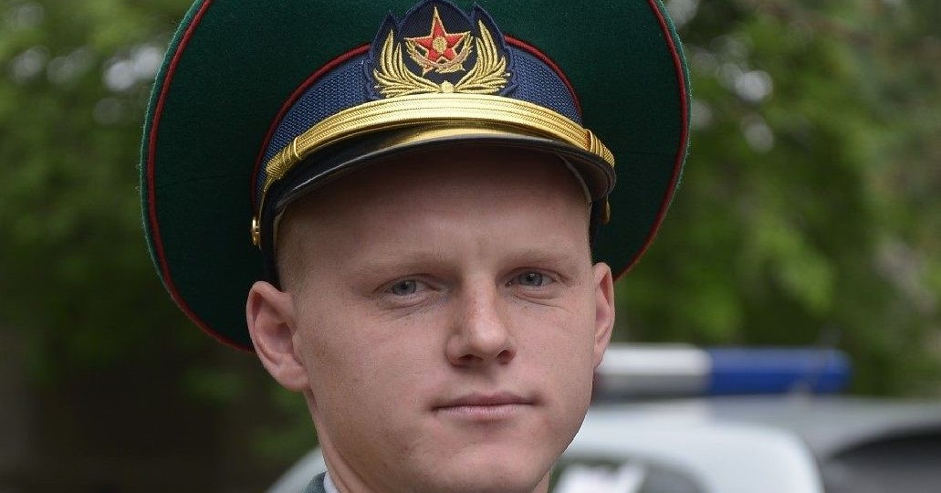 Он услышал детский крик у пруда и через секунду уже вытаскивал из воды мать с сыном
