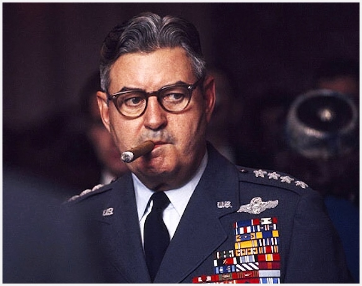 Генерал Кертис Эмерсон Лемей