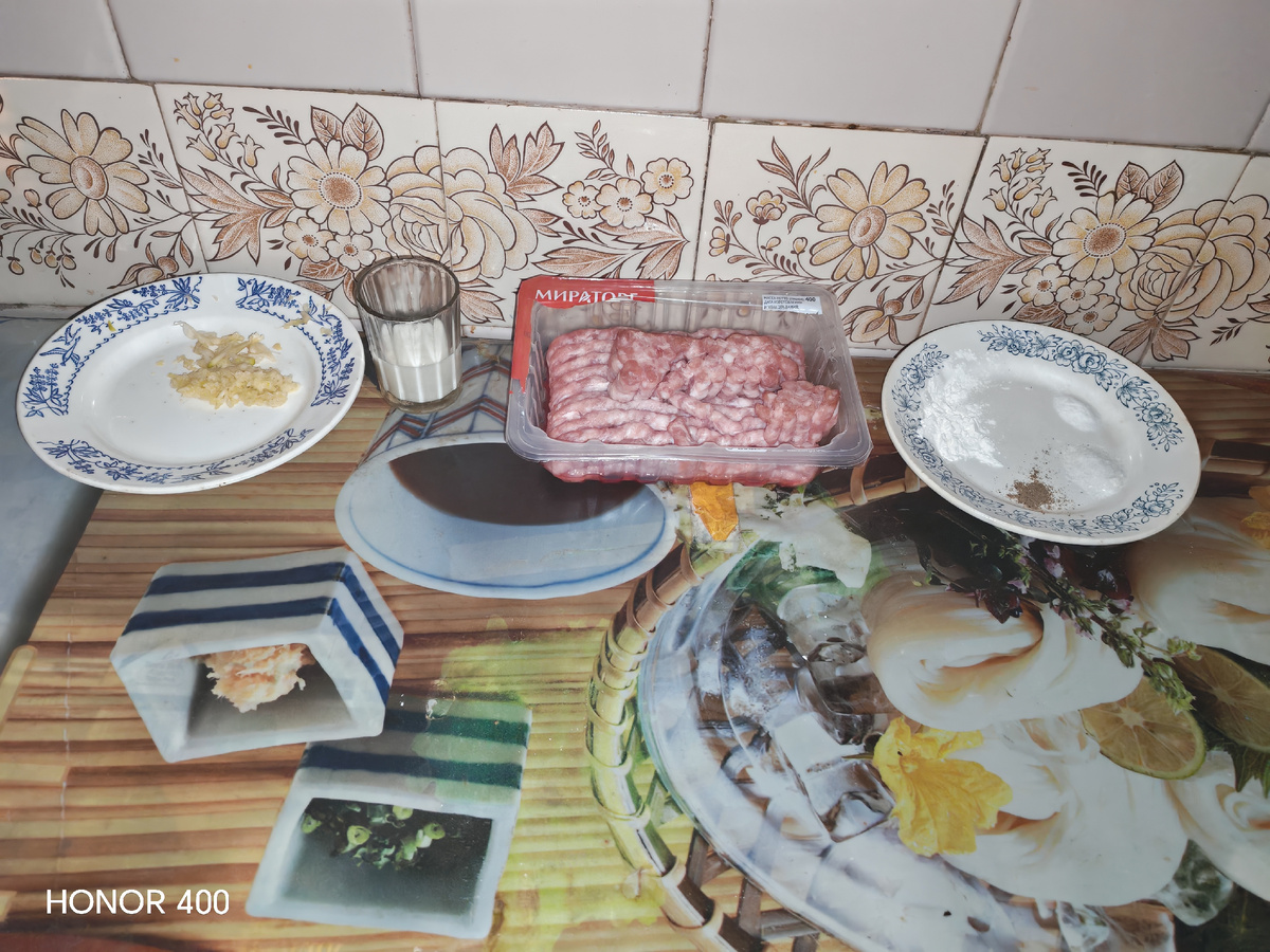 Продукты, необходимые для приготовления колбасок