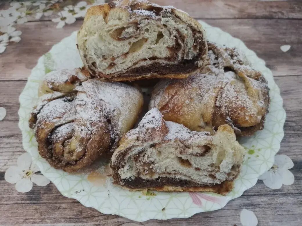 Булочки с начинкой из шоколадной крошкой, воздушные и мягкие