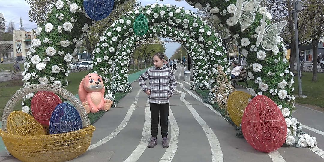 Купила кроссовки внукам, по дороге мои развалились