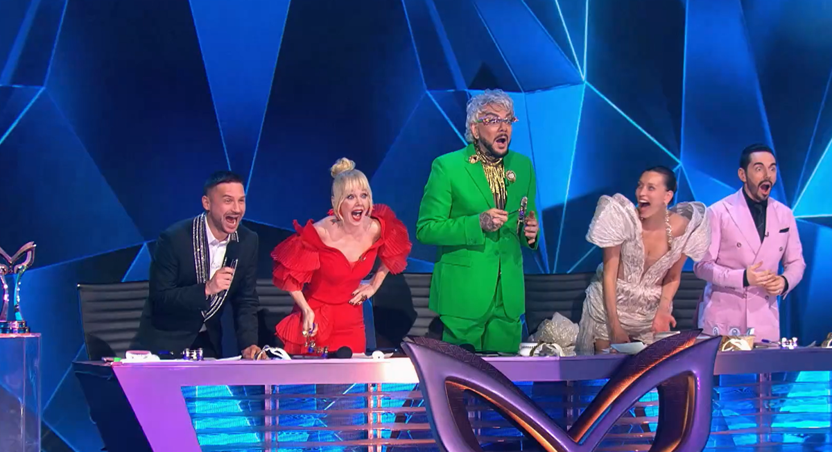 Кадр для дзен-канала "Марина смотрит телевизор"