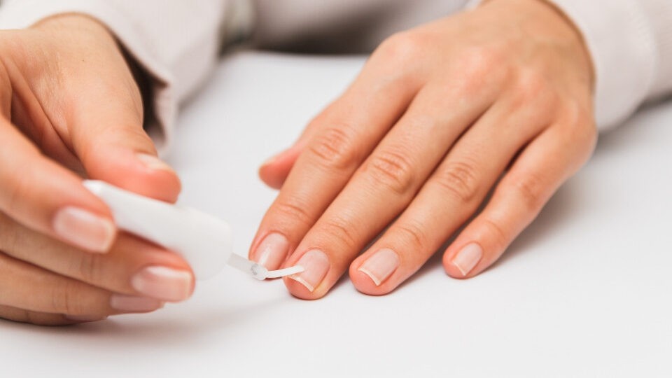    Терапевт Лавров: потемнение ногтя, похожее на гематому, может быть опухолью Shutterstock