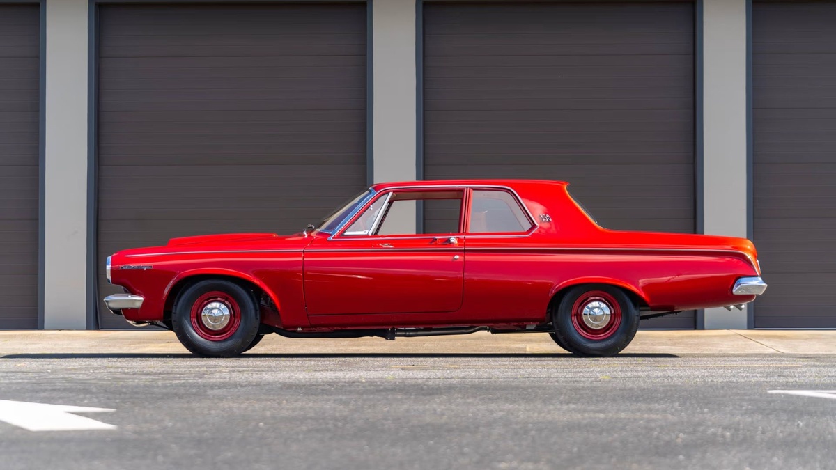 Dodge 330 1963 года