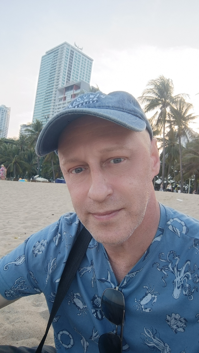 Я уехал в ЮВА один около 10 лет назад, и всё получилось и без попутчиц, аминь 