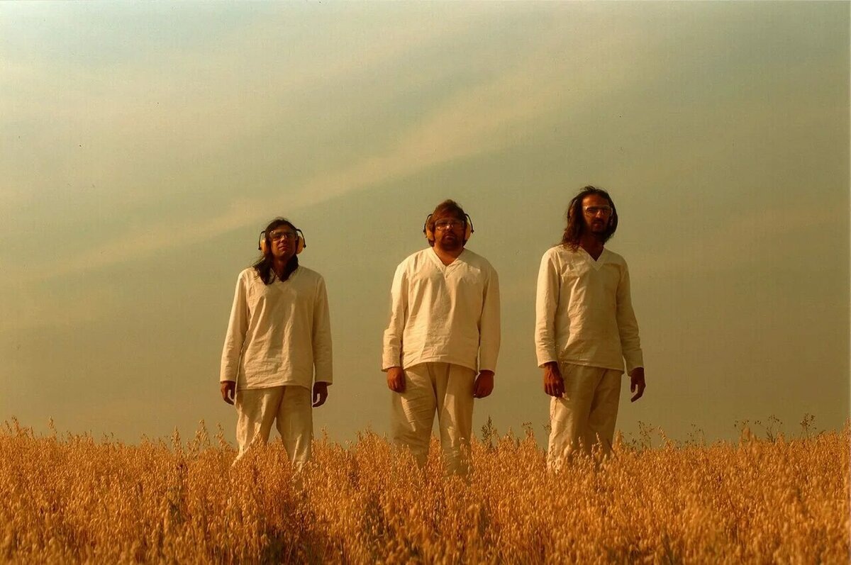 Не знаю, кто из них злодей