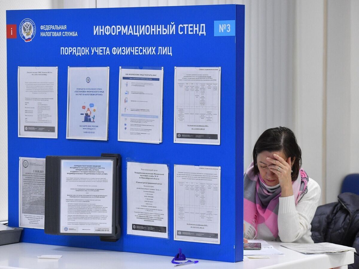    Женщина в межрайонной инспекции Федеральной налоговой службы №21 по Новосибирской области | © РИА Новости / Александр Кряжев