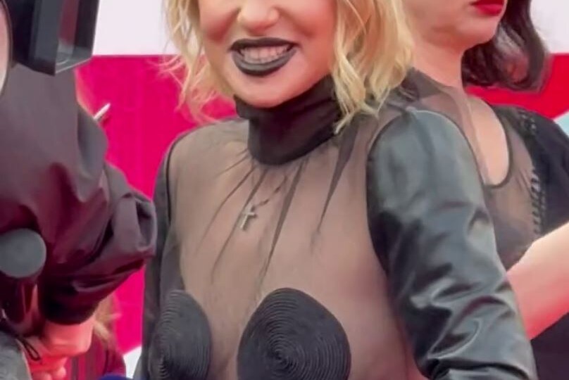 Эксперименты на ММКФ-2026: обсуждаем самые обсуждаемые и спорные наряды открытия фестиваля