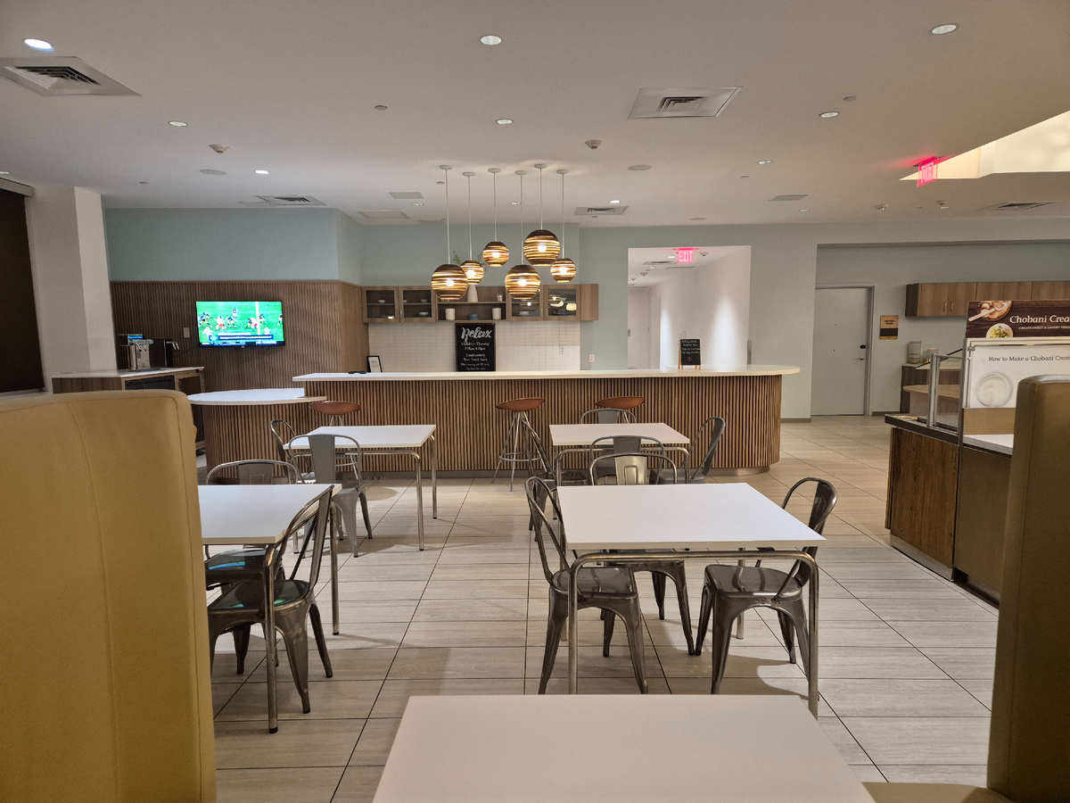 ранним утром в отеле Element,  Чандлер,  Аризона 