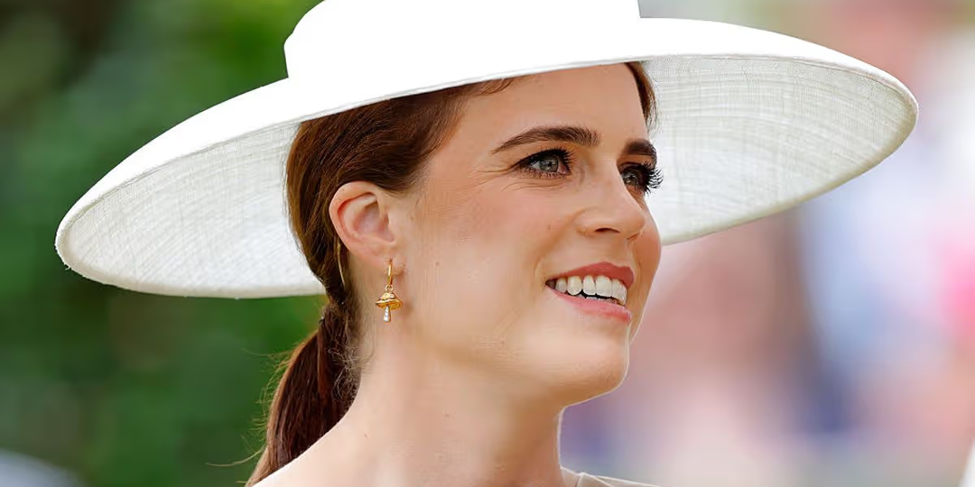 Дикий ребенок королевской семьи: голая принцесса Евгения на газоне обнажила не только тело, но и характер