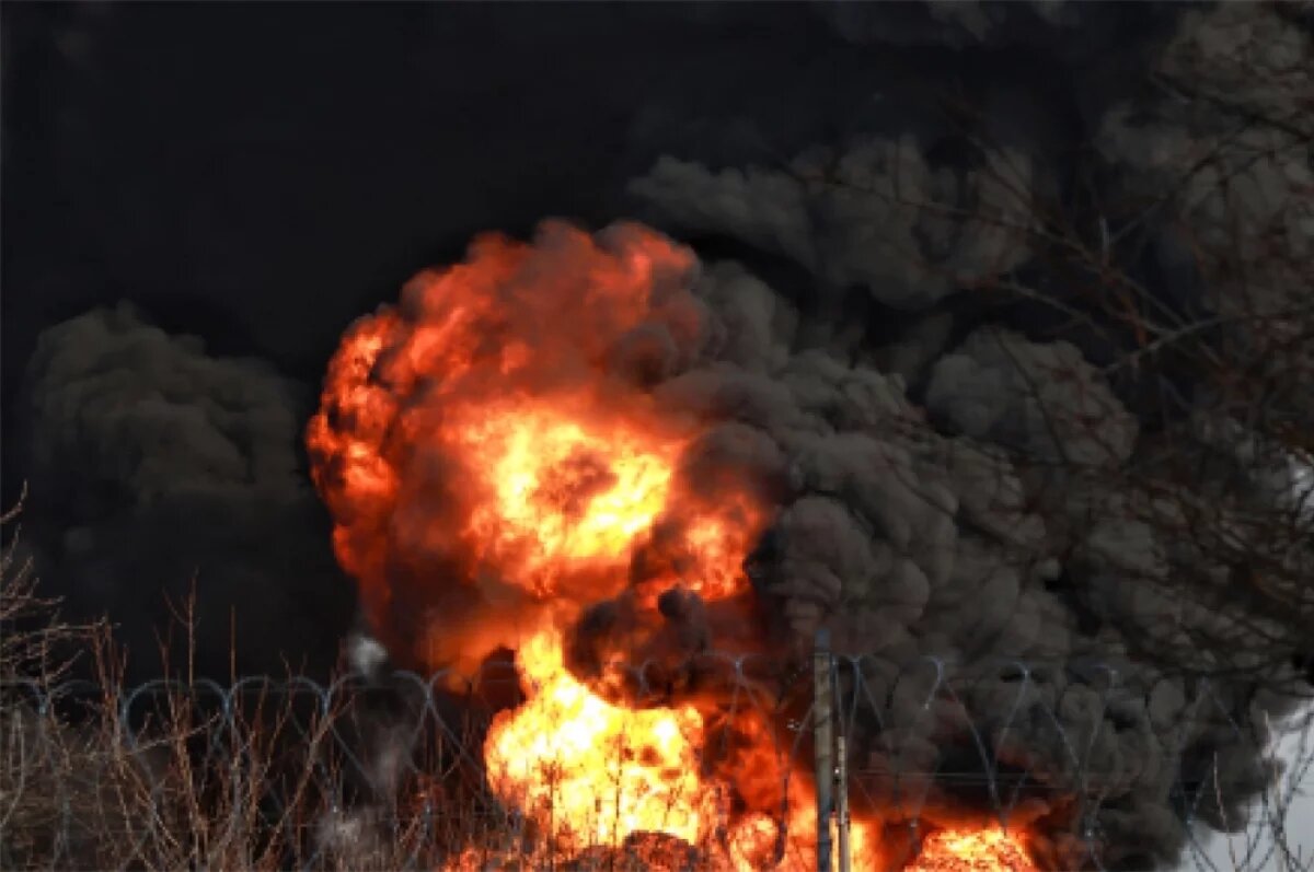    Очередное судно с военным грузом для Киева сожгли прямо посередине Дуная.