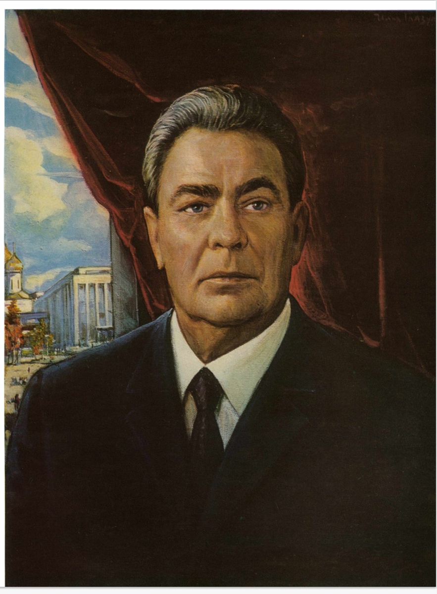 Интересно, что Брежнев на фоне куполов. Автора не нашла.