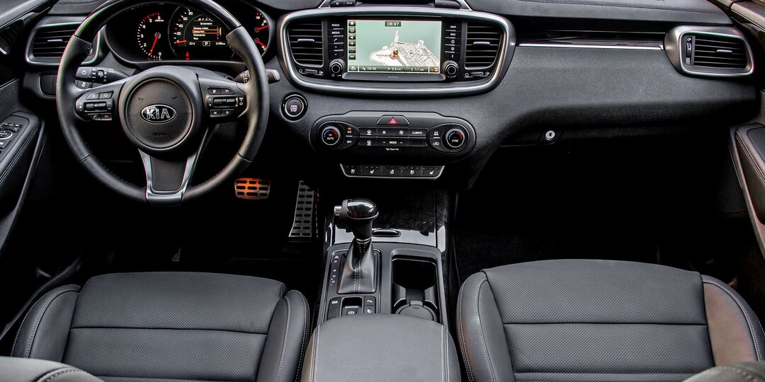 Автотека назвала 10 машин, с которыми россияне не расстаются годами: китайцев и Lada в списке нет