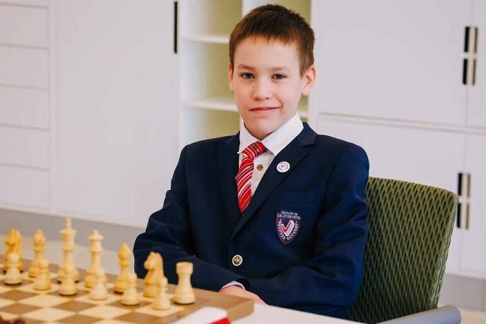 Александр Усов. Обложка © Федерация шахмат Московской области