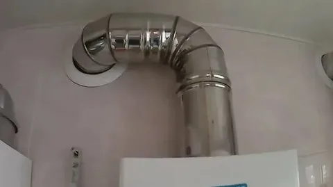 Монтаж вытяжки газовой колонки.