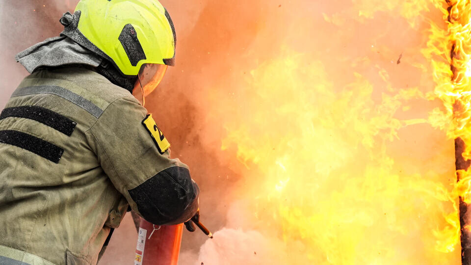     Пожар у порта Высоцк в Ленобласти начался в результате атаки БПЛА ИЗВЕСТИЯ/Андрей Эрштрем