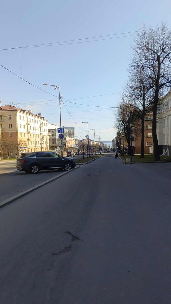 фото автора: это не Питер, это наш Петрозаводск, снимок делала на проспекте Ленина, когда ходила к хирургу. В створе, внизу, Онежское озеро