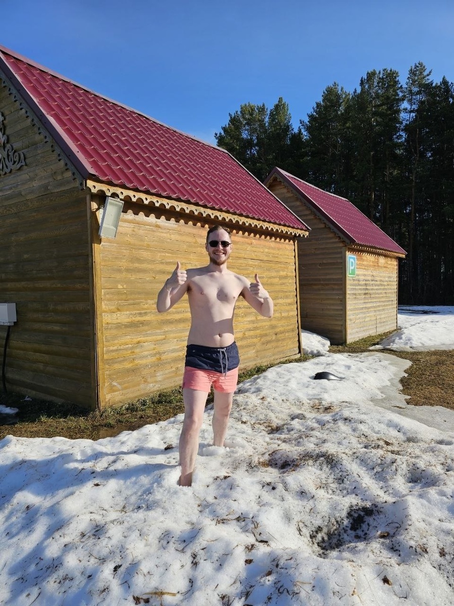 Это я пытаюсь отхватить свою дозу витамина D в апреле на Урале! Спойлер. Не вышло((( 