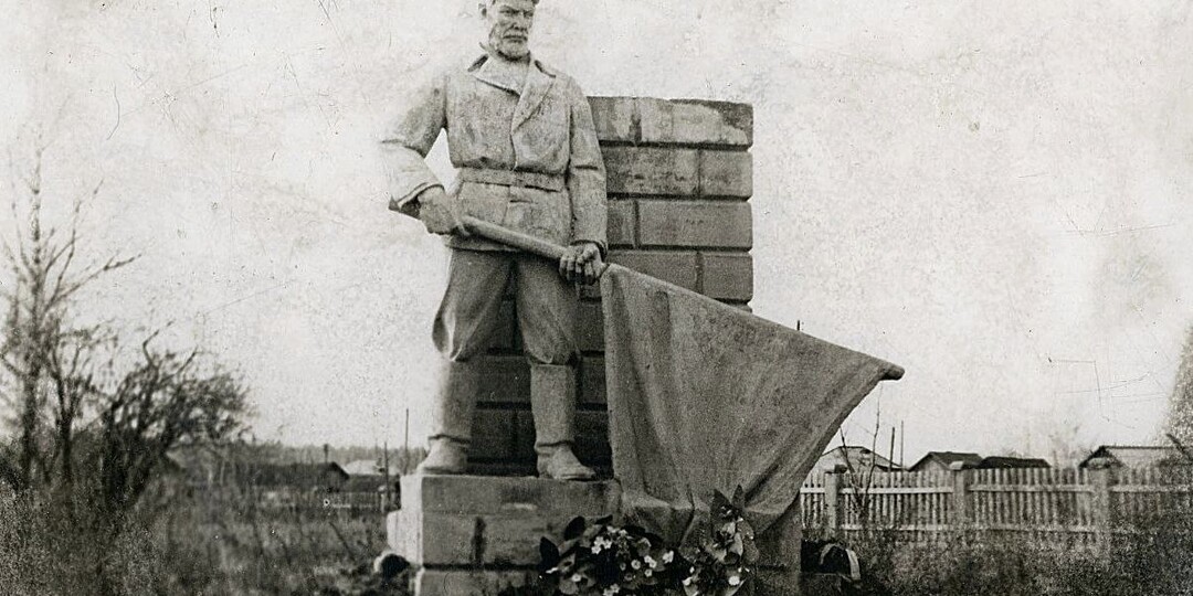 Памятник 48 партизанам гражданской войны