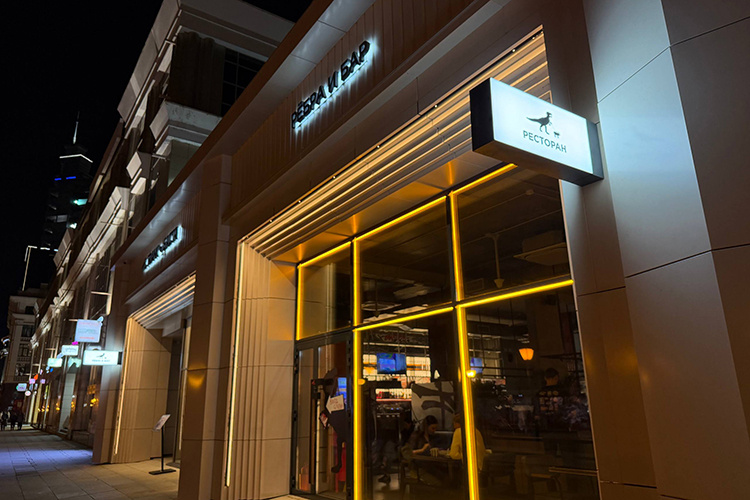    Первая точка открылась на улице Петербургской — справа от ТЦ «Республика»