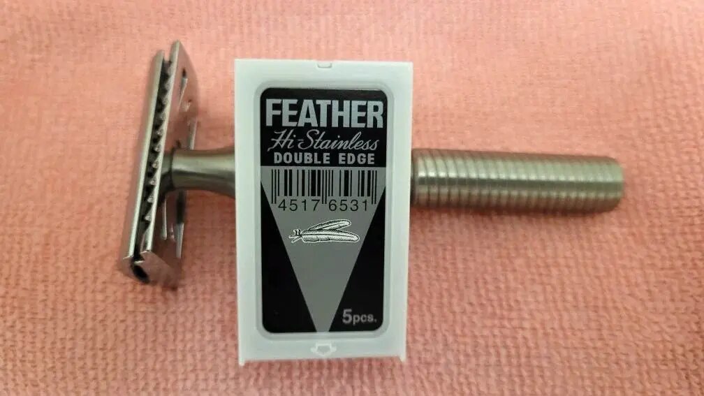   Коробка с лезвиями Feather