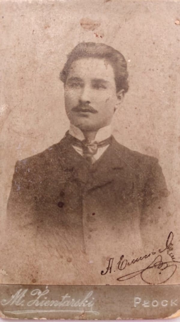 Вероятно, фотография 1906 года. Качество фотографии не позволяет её реставрировать