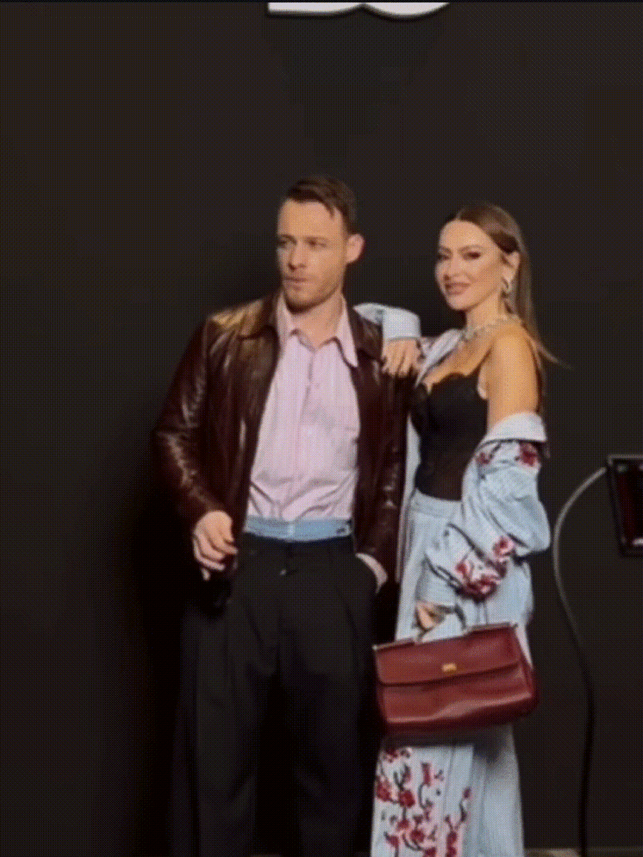 Керем Бюрсин на съемках в Милане. Источник видео: социальные сети Керема, гиф автора статьи 