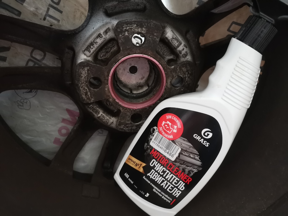 Необходимо тщательно очистить прилегающую к ступице поверхность литого диска