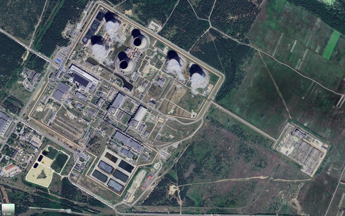 Ровенская АЭС обеспечивает электроэнергией Волынскую и Ровенскую области по сети 110 и 330 кВ (по сети 750 кВ – Львовскую, Киевскую и далее) – соответственно, все военные объекты на их территории и поставки вооружений через них. Кстати – на снимке хорошо видно, что энергоблок №3 в ремонте