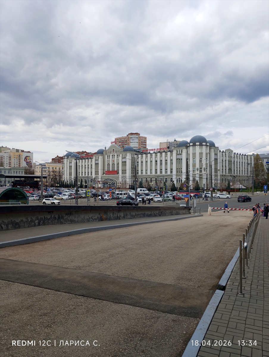 Комсомольская площадь. Вид со стороны ЖД вокзала.