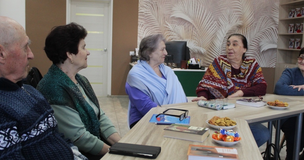 О весне, половодье и… женщинах говорили на заседании клуба любителей поэзии, созданного в Седельниково районным Советом ветеранов