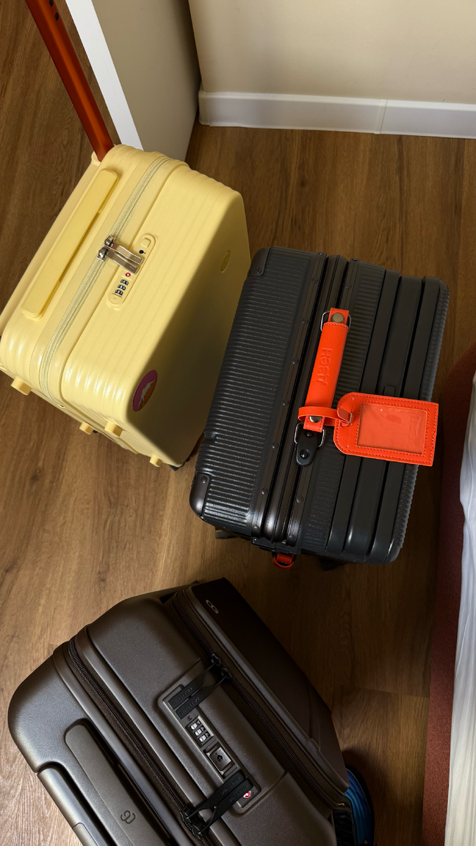 Так как вещи все большие (теплые), пришлось брать 3 чемодана. Правда все они маленькие