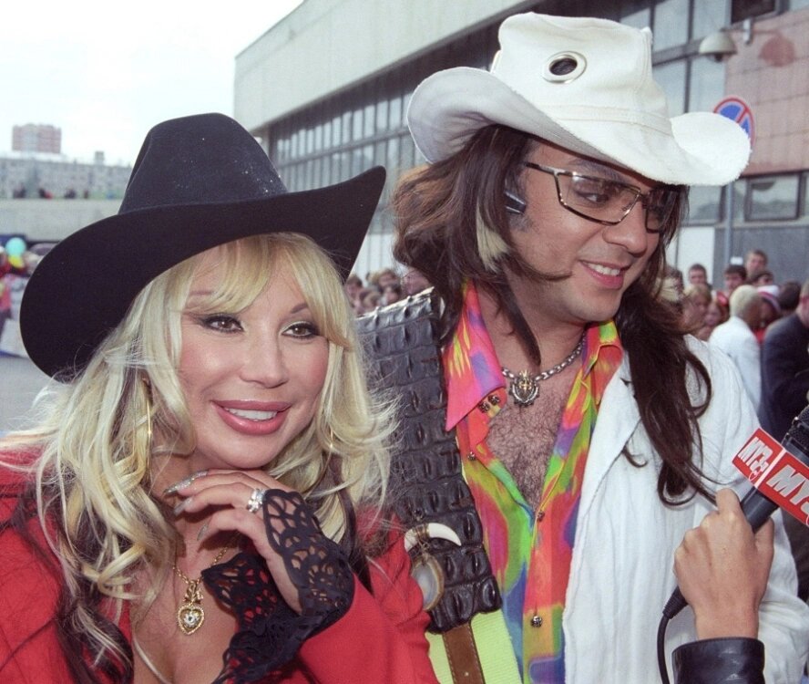 Маша Распутина и Филипп Киркоров на ковровой дорожке «Премии МУЗ‑ТВ», 2003 г.📷
