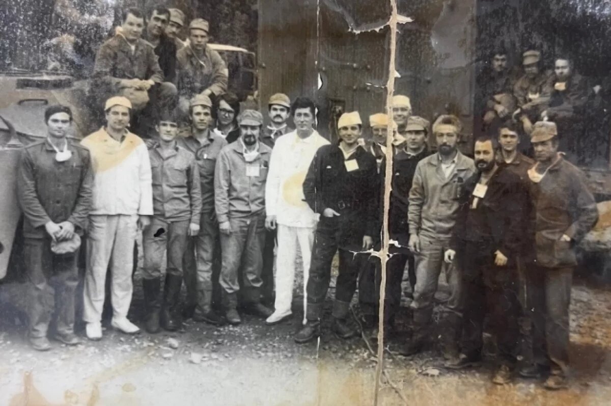    Команда исследователей, которая занималась изучением последствий аварии на ЧАЭС. Владимир Коваленко первый слева.