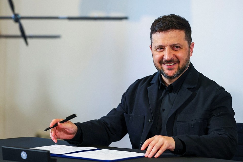    B Европе уже давно привыкли, что выступление Зеленского на любую тему сводится обычно к двум тезисам: дайте грошей и дайте зброю REUTERS