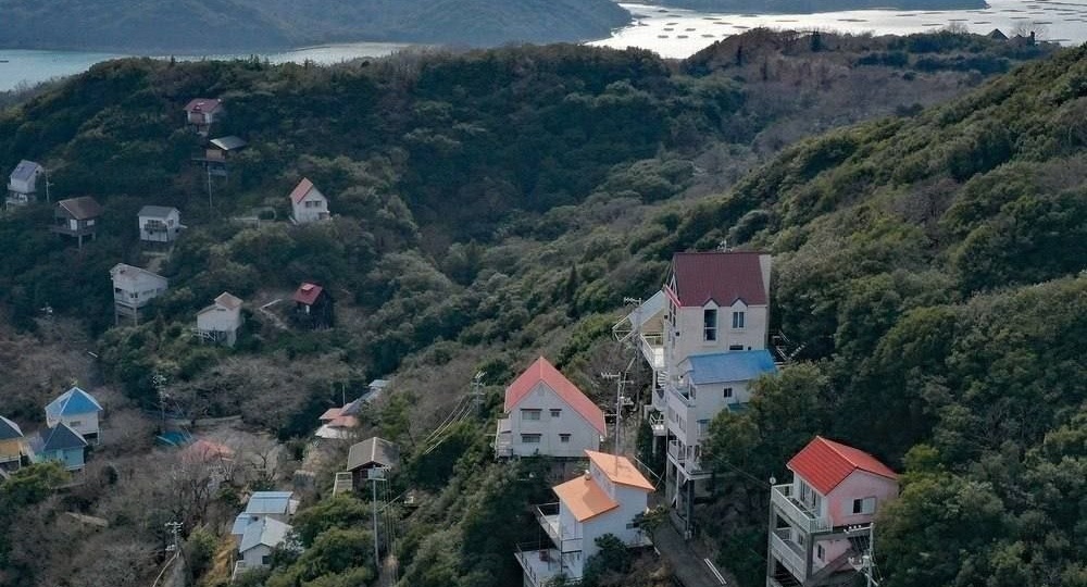 В Японии продают видовой дом на горе с видом на море